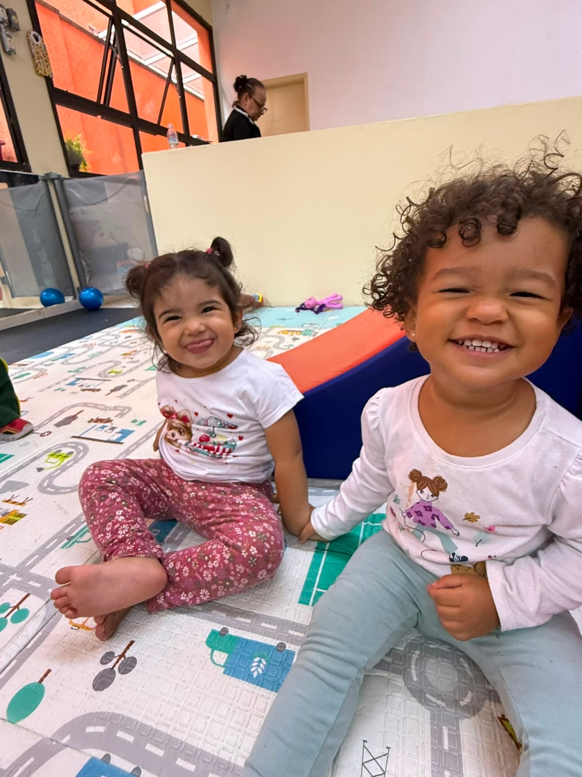 Bebês no Berçário do Colégio Atualidade